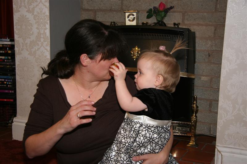 Jess_UKVisit2008-More (10).JPG - UK - Here Mummy, EAT!